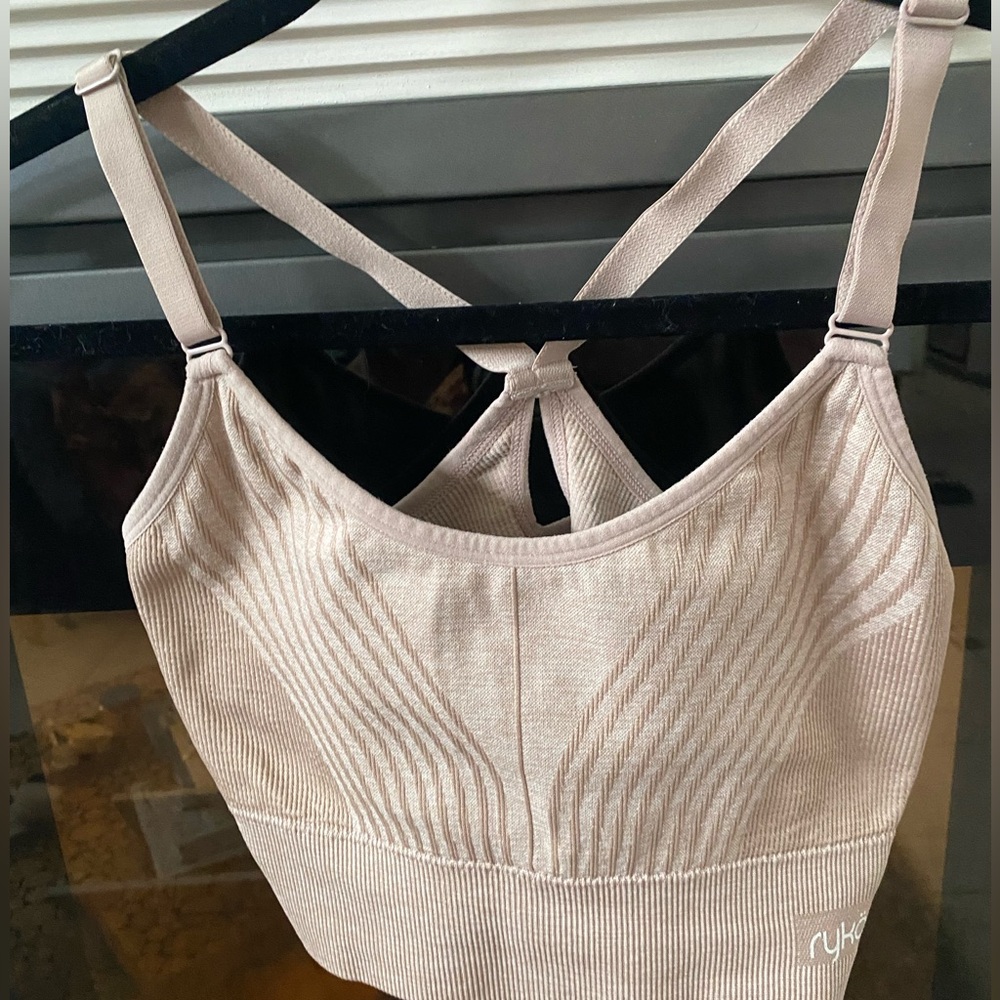 Woman’s RYKA Beige in Color Adjustable Straps Size Large Athletic Sports Bra